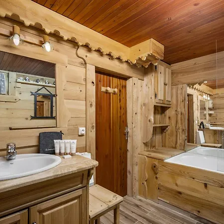 Authentique A 1850 Avec Terrasse Et Parking - Fr-1-564-164 * Courchevel